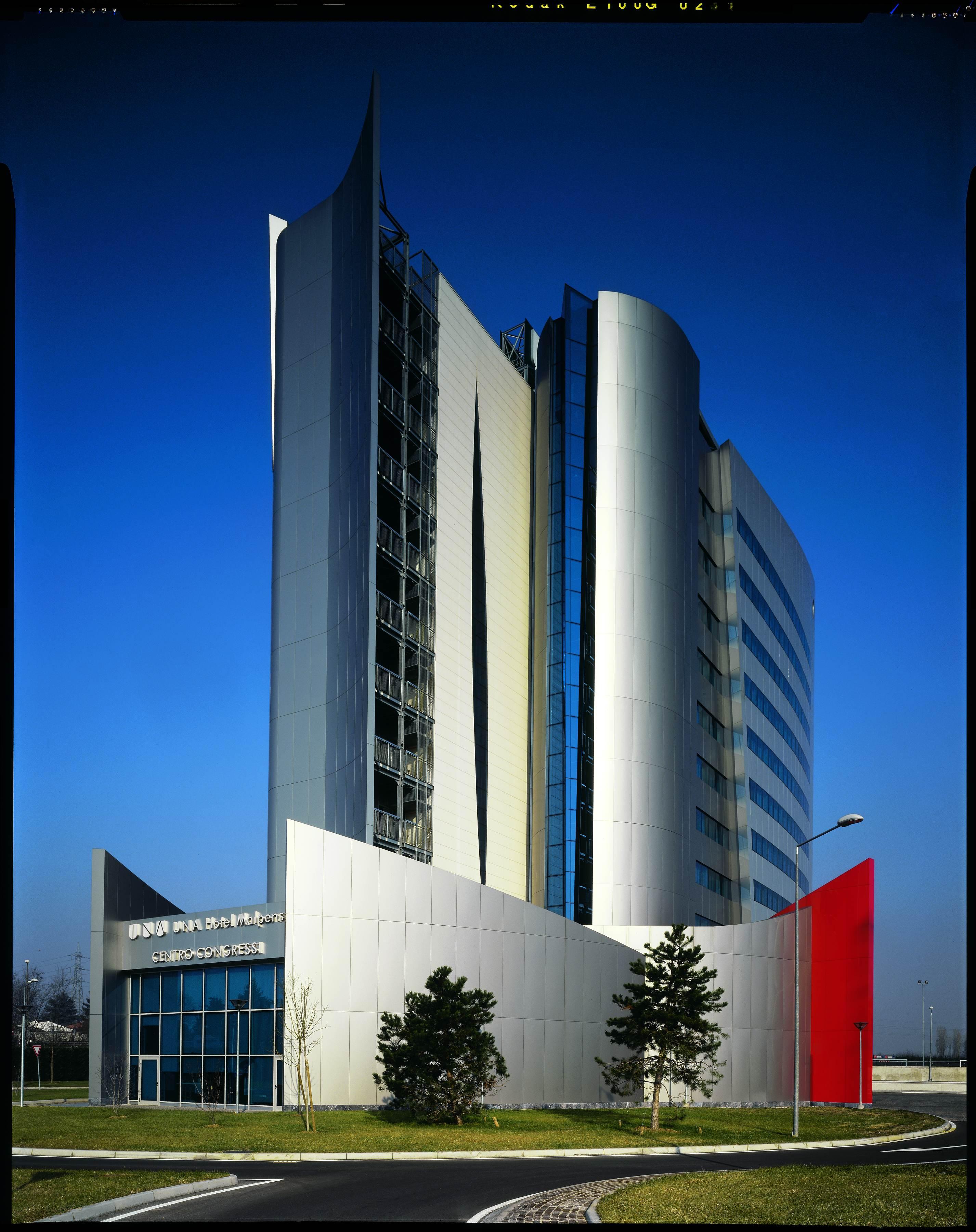 Una Hotels Malpensa Cerro Maggiore Exterior photo