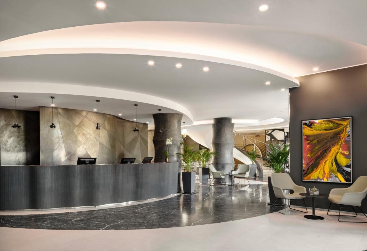 Una Hotels Malpensa Cerro Maggiore Exterior photo
